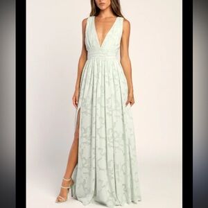 Lulu's burnout Floral sage Maxi Dress NWT medium